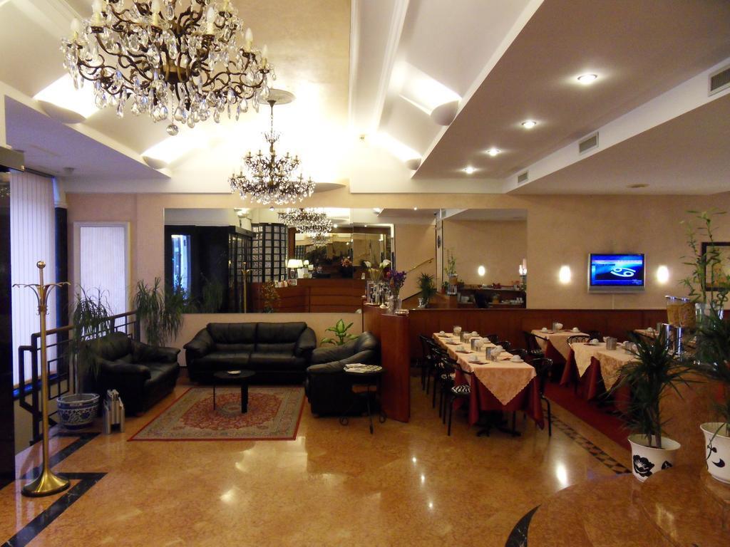Hotel Roxy Милан Экстерьер фото