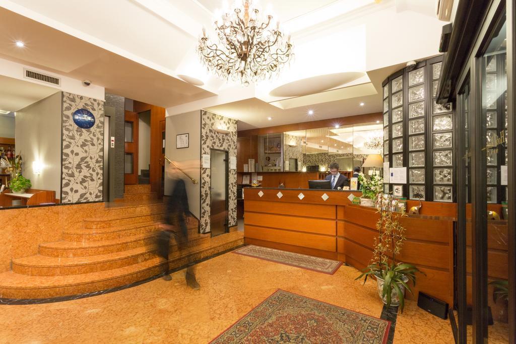 Hotel Roxy Милан Экстерьер фото