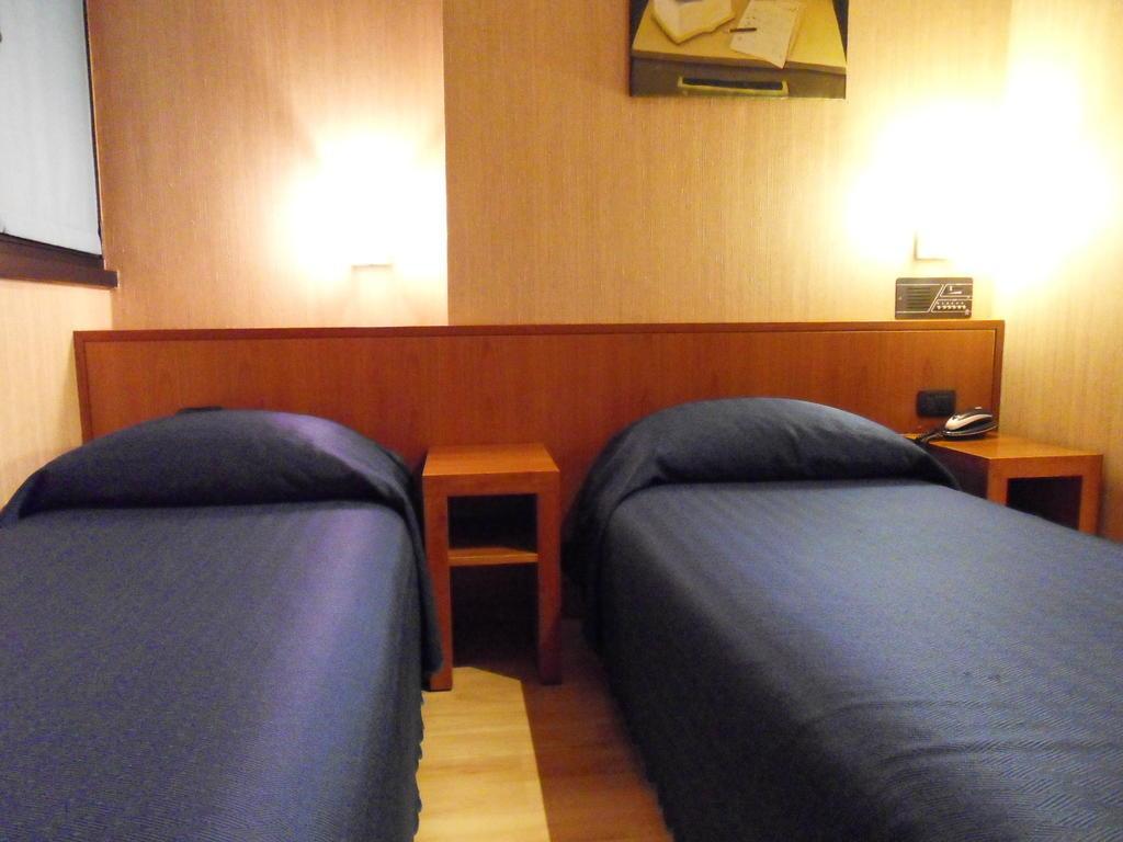 Hotel Roxy Милан Экстерьер фото