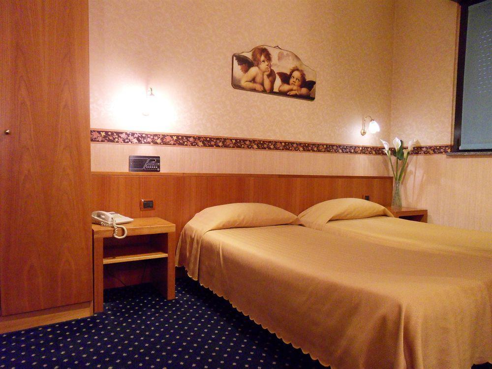 Hotel Roxy Милан Экстерьер фото